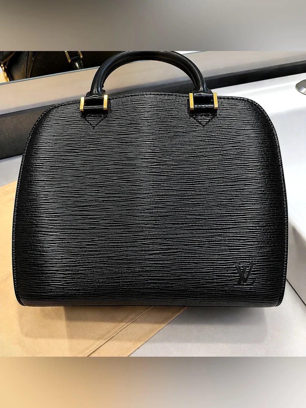 Louis Vuitton • Alma PM Epi Black Leather • Handbag • Purse